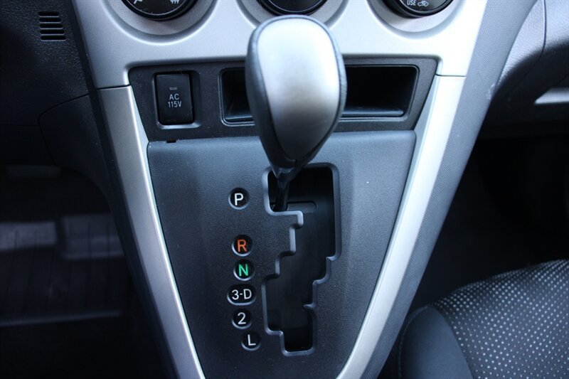 Used 2009 Pontiac Vibe AWD w/ Sun And Sound Package image 8
