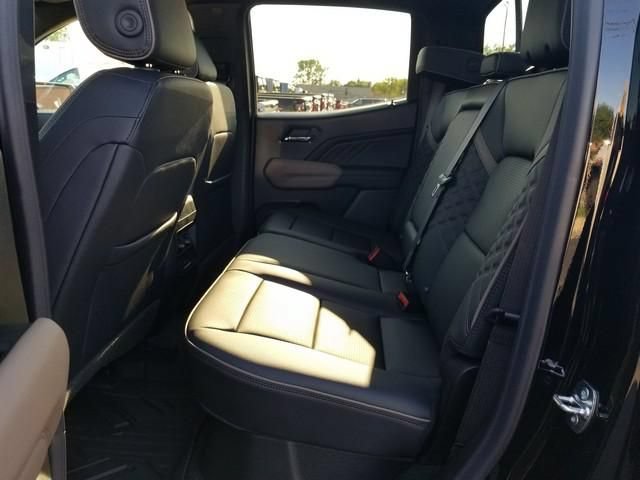 New 2026 GMC Canyon Denali w/ LPO, Denali Black Edition AWD/4WD image 10