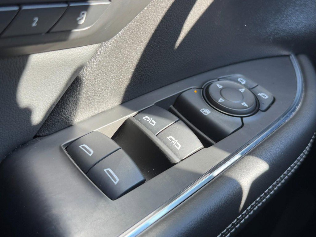 Used 2022 Buick Envision Essence w/ Safety Package image 23