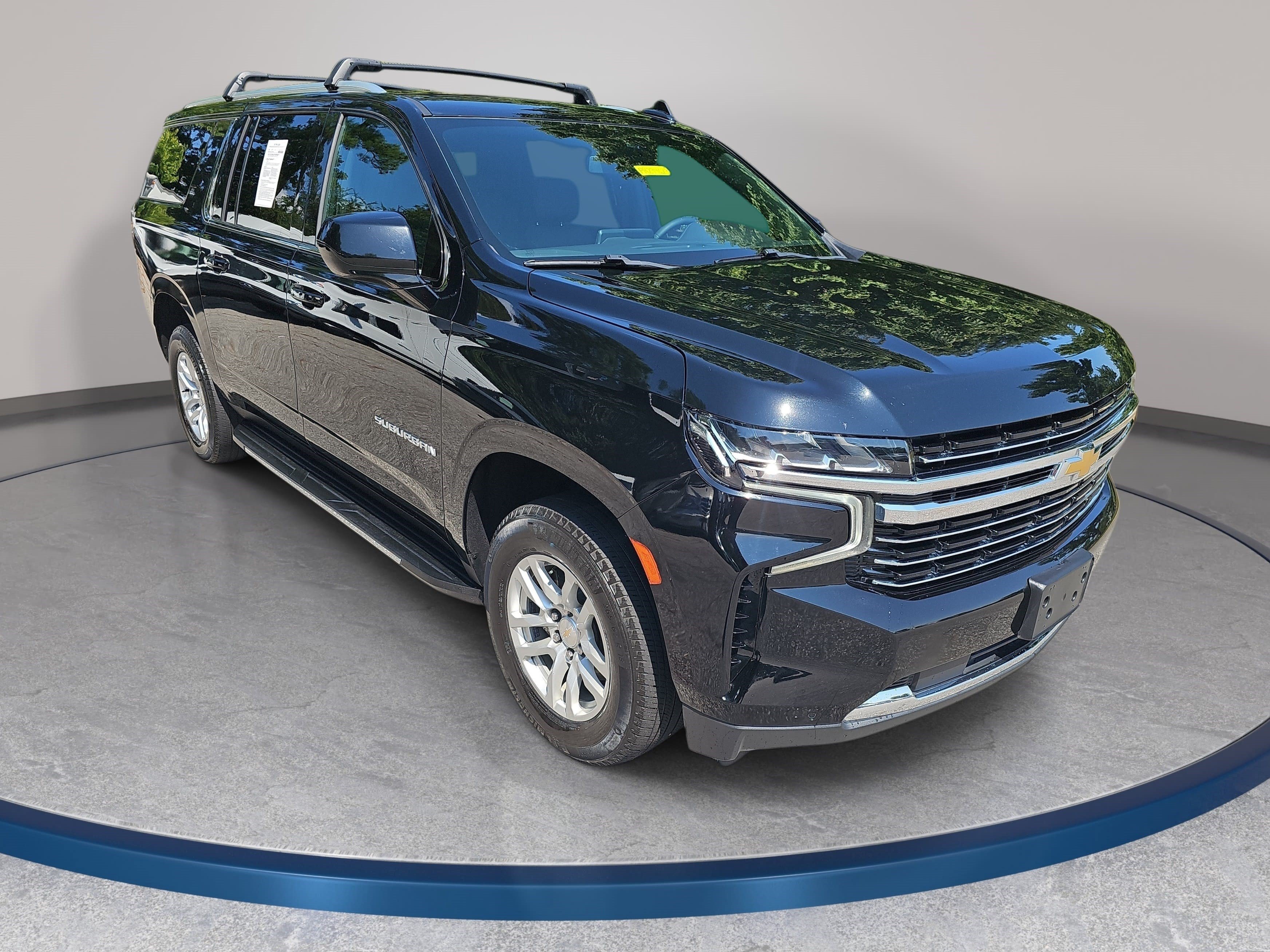 Used 2023 Chevrolet Suburban LT AWD/4WD image 3
