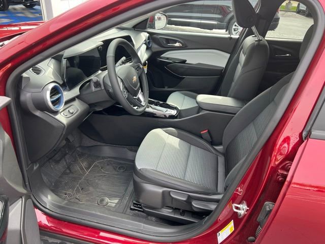 Certified 2025 Chevrolet Trax LT w/ Driver Confidence Package FWD image 8