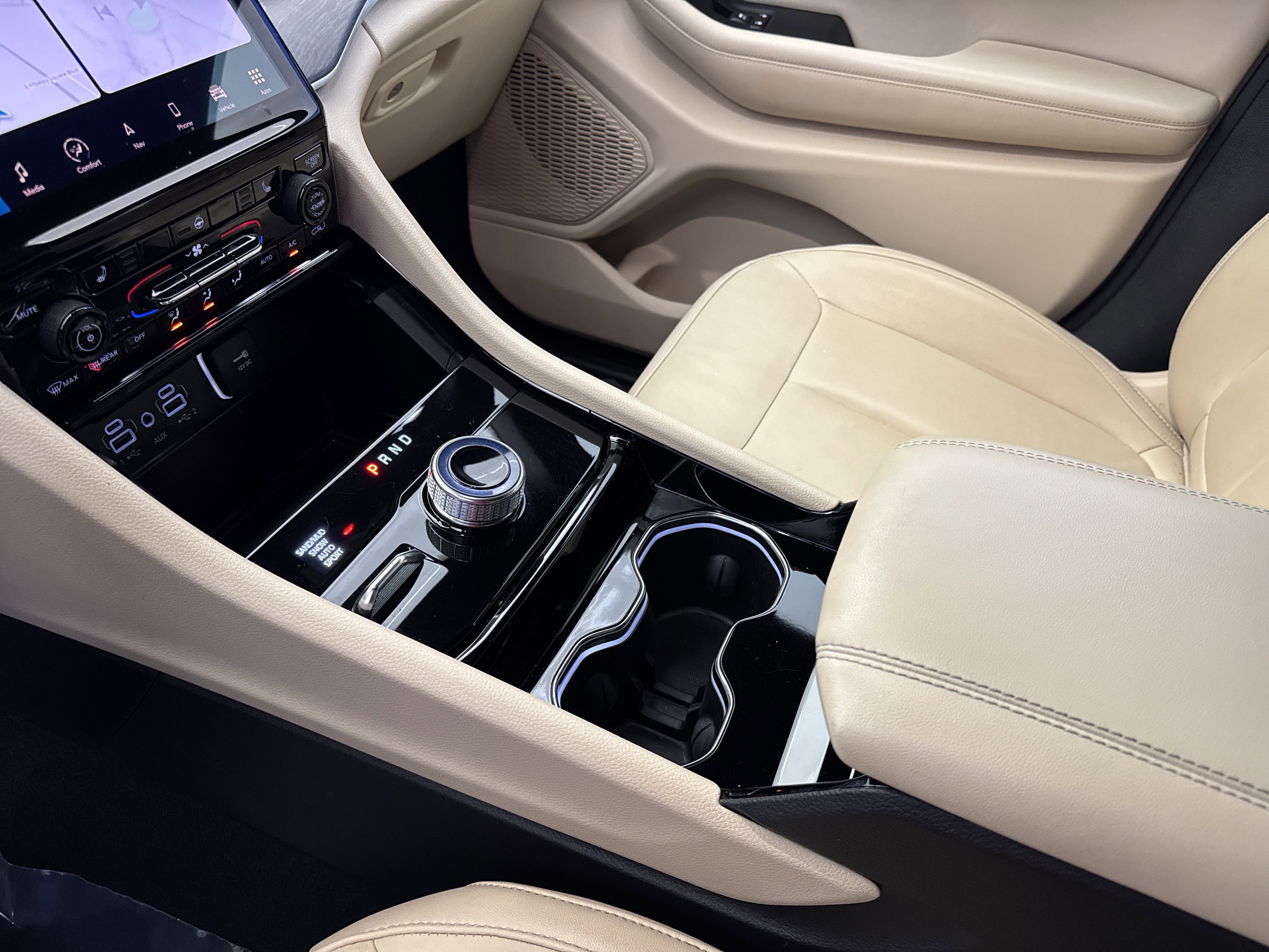 Used 2023 Jeep Grand Cherokee L Limited image 23