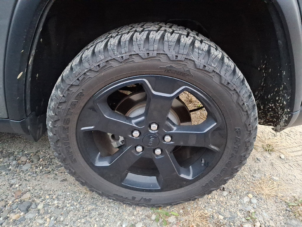 Used 2019 Jeep Grand Cherokee Laredo AWD/4WD image 6