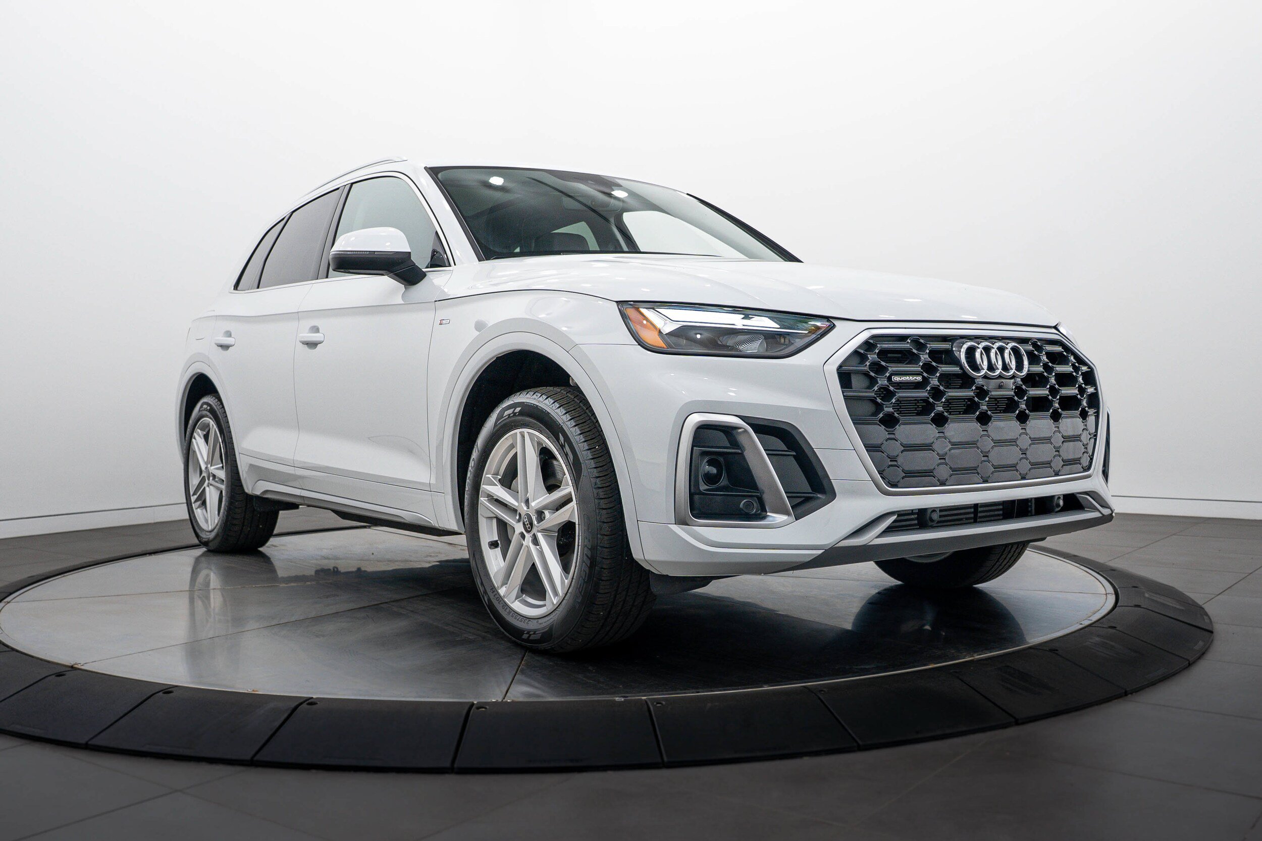 Certified 2025 Audi Q5 e Premium Plus w/ Premium Plus Package