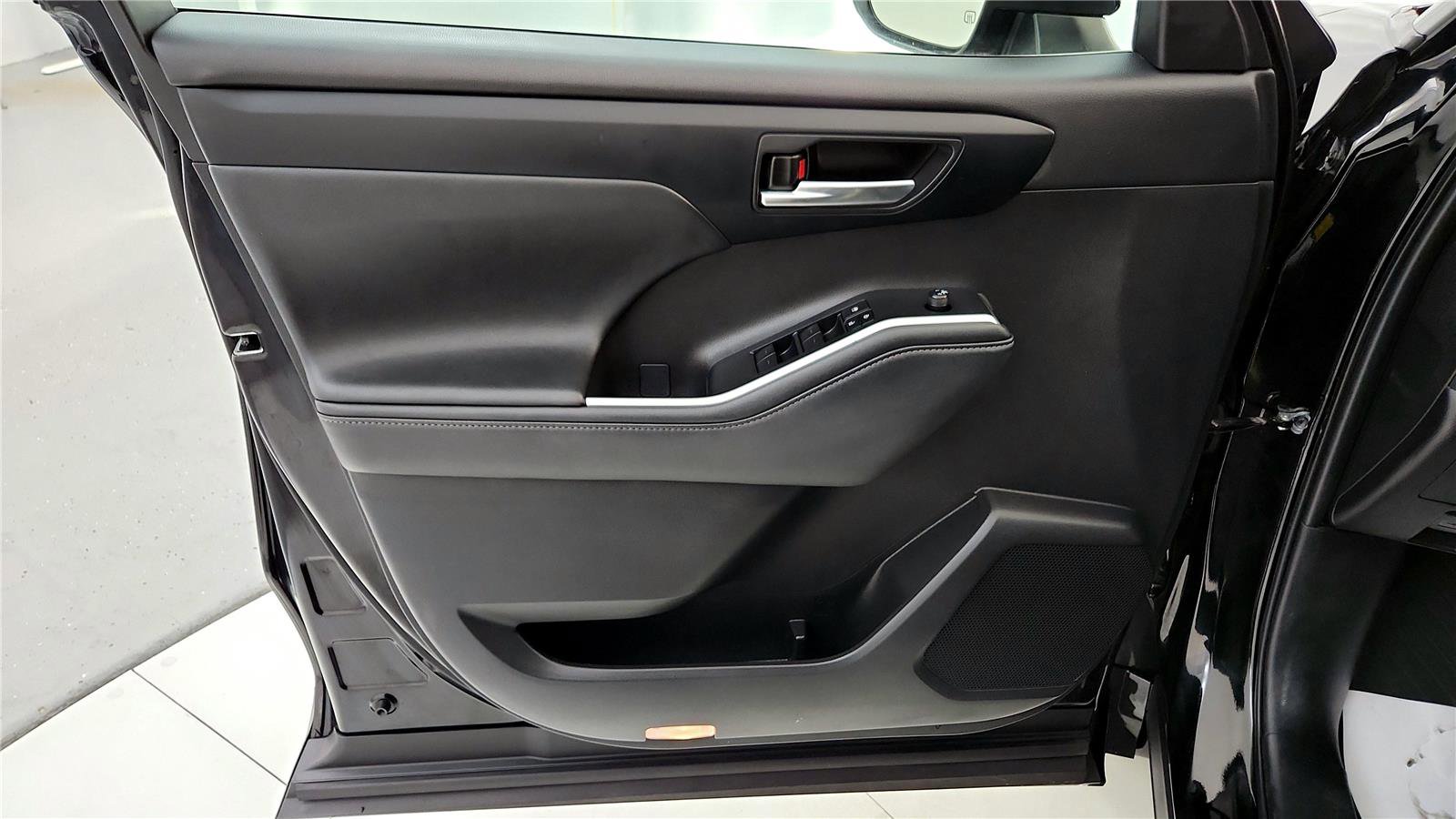 Used 2024 Toyota Highlander XLE image 23