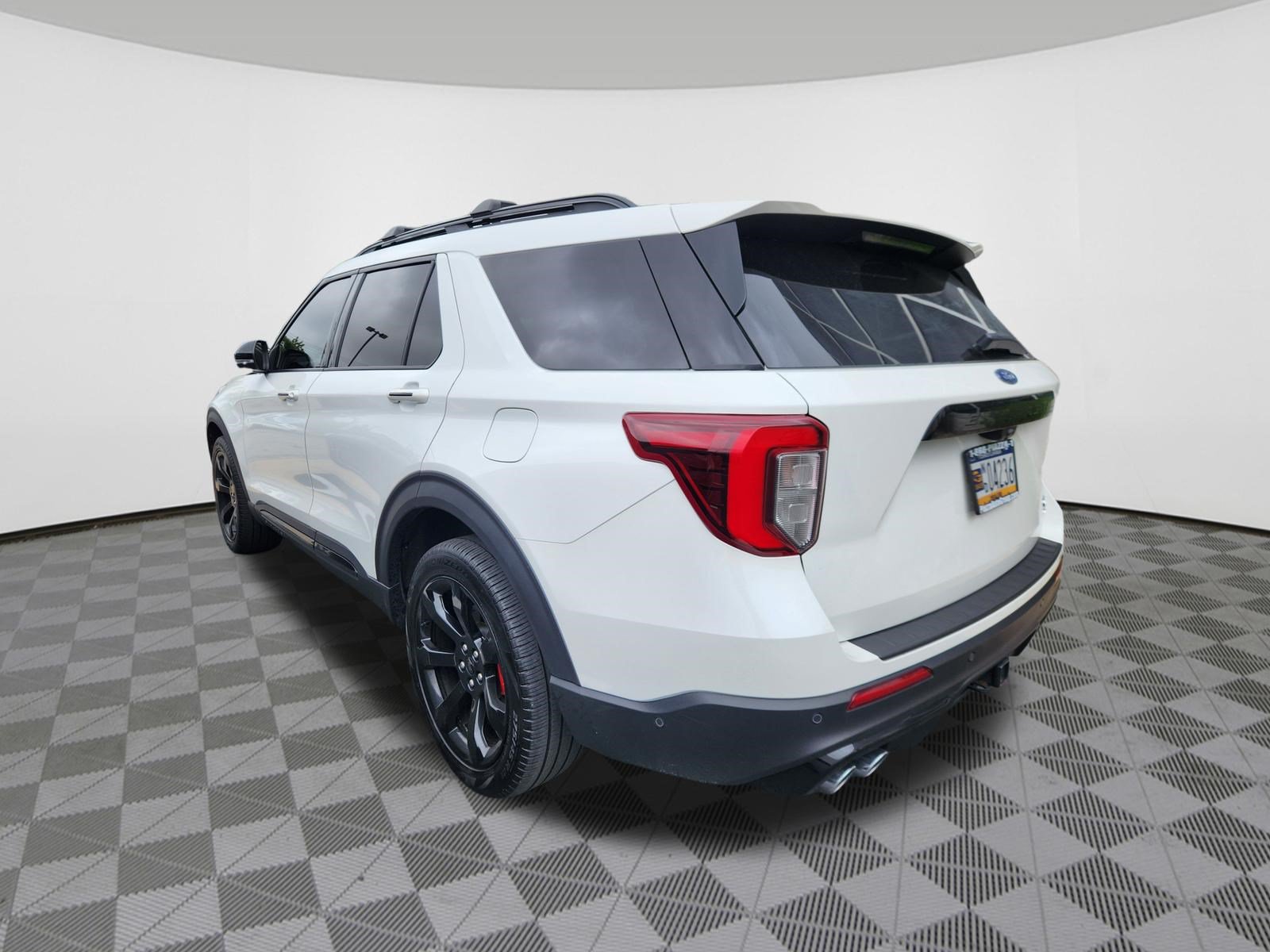 Used 2020 Ford Explorer ST w/ ST High-Performance Pack AWD/4WD image 3