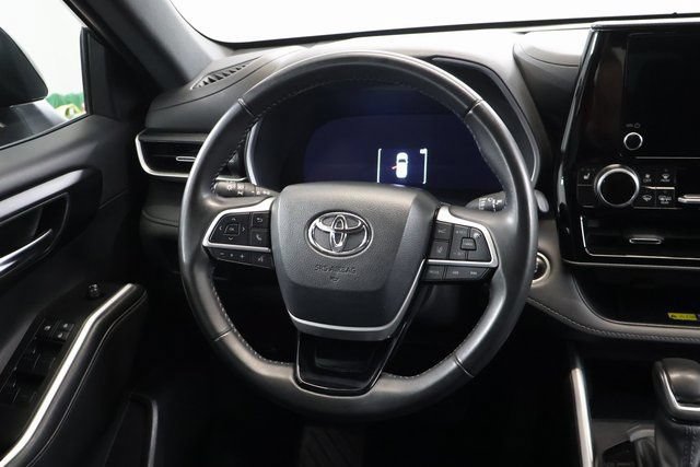 Certified 2025 Toyota Highlander XSE AWD/4WD image 16
