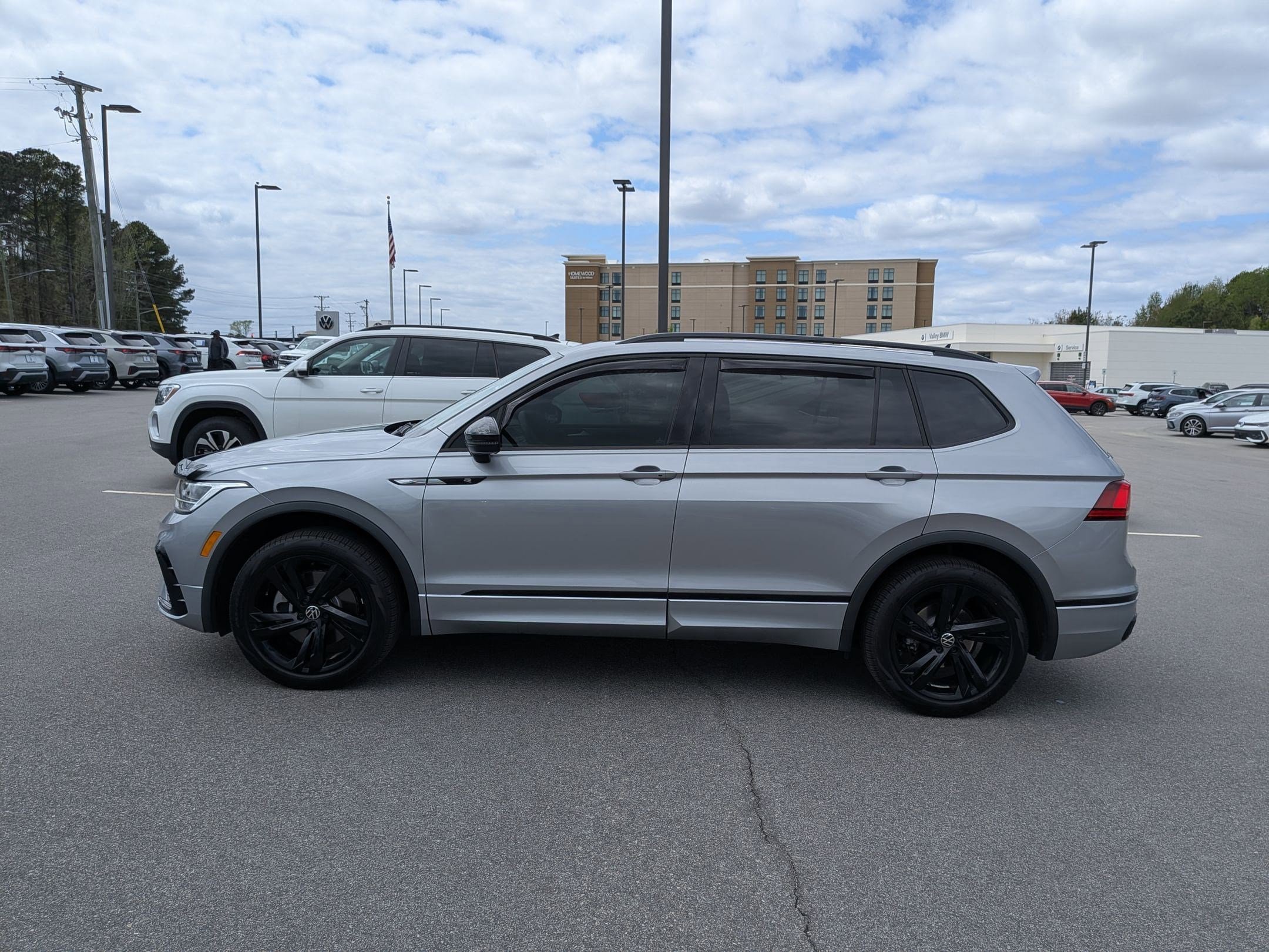 Used 2024 Volkswagen Tiguan SE R-Line image 6
