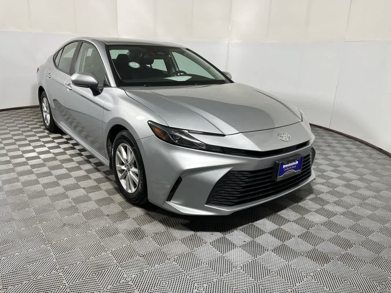 Used 2025 Toyota Camry LE FWD image 2
