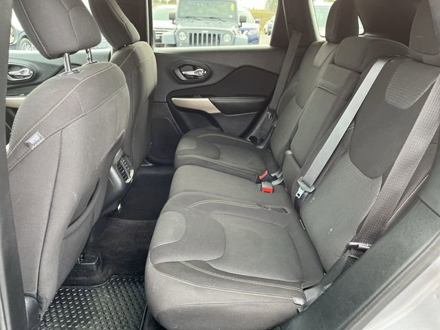 Used 2017 Jeep Cherokee Latitude w/ Cold Weather Group image 25