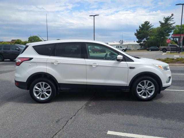 Used 2017 Ford Escape SE FWD image 3