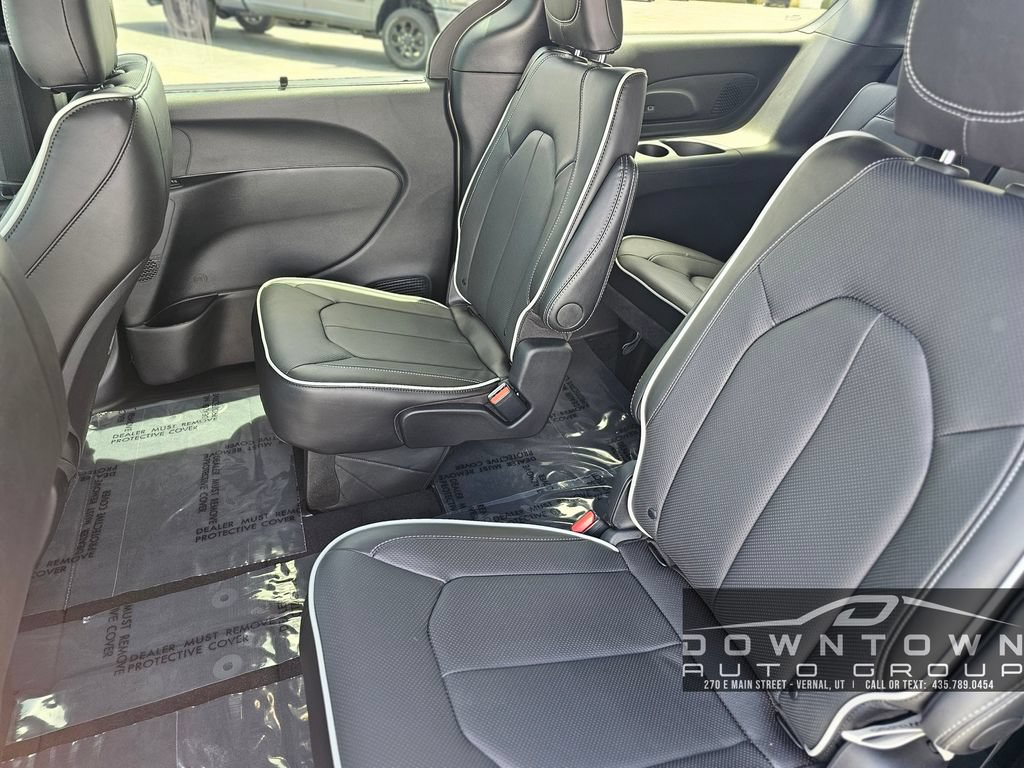 New 2027 Chrysler Pacifica Limited AWD/4WD image 29