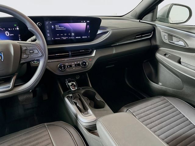 Used 2025 Buick Envista Preferred image 23