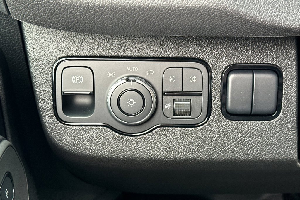 Used 2025 Mercedes-Benz Sprinter 2500 image 30