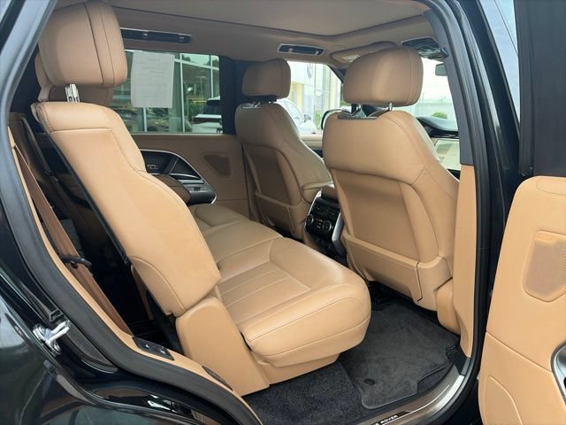 Used 2025 Land Rover Range Rover Long Wheelbase SE AWD/4WD image 16