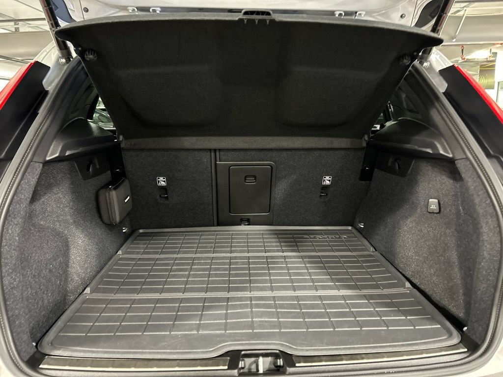 Certified 2024 Volvo XC40 B5 Plus w/ Protection Package Premier AWD/4WD image 26