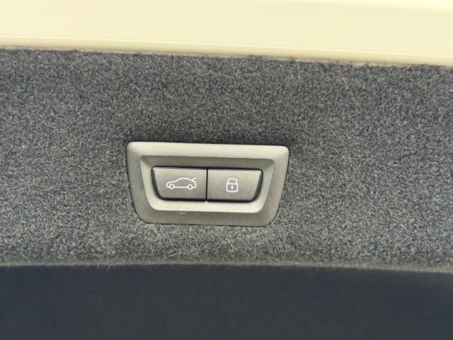 Used 2025 BMW 760i xDrive w/ Premium Package image 17