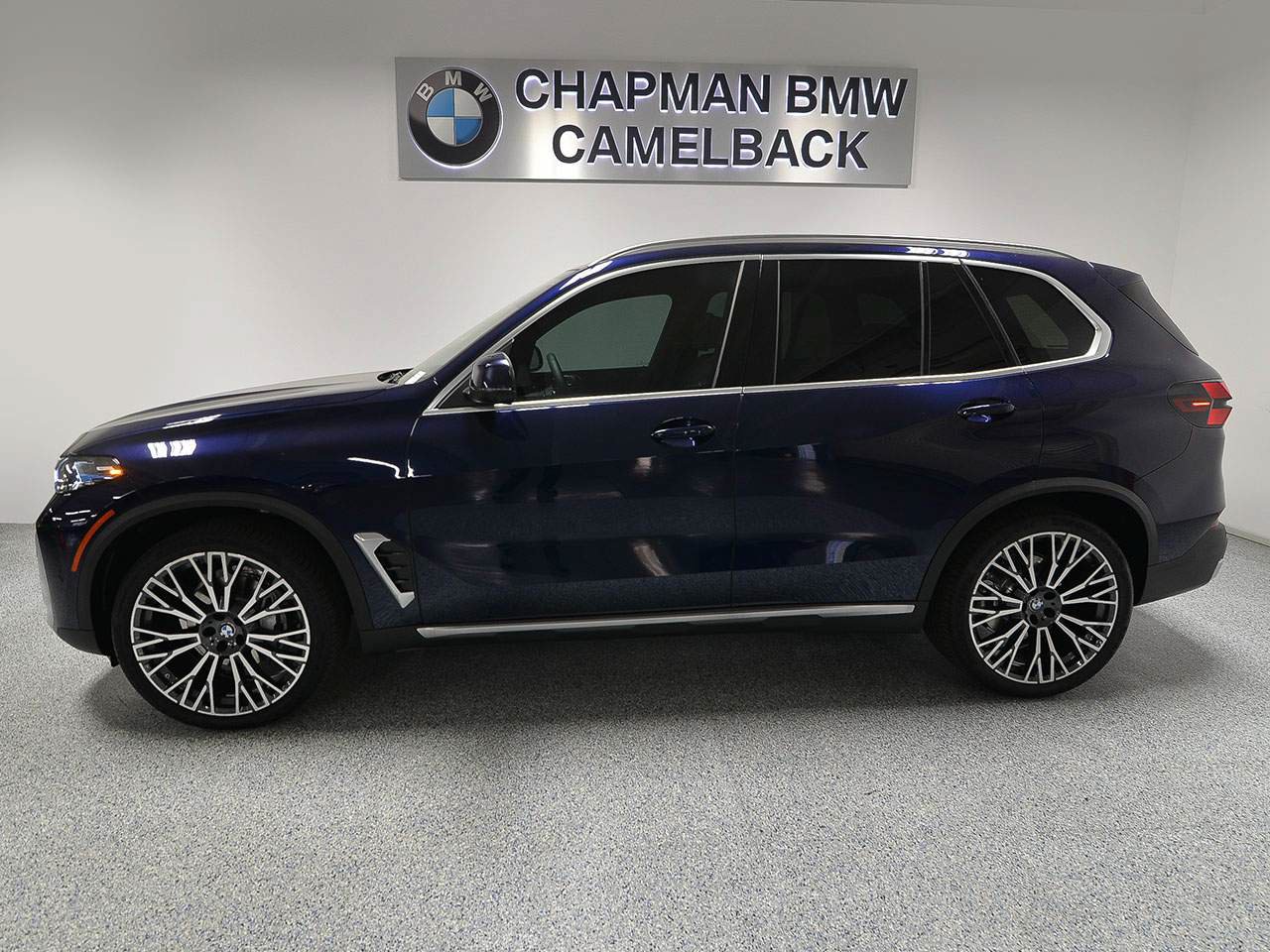Used 2026 BMW X5 xDrive40i w/ Executive Package AWD/4WD image 3