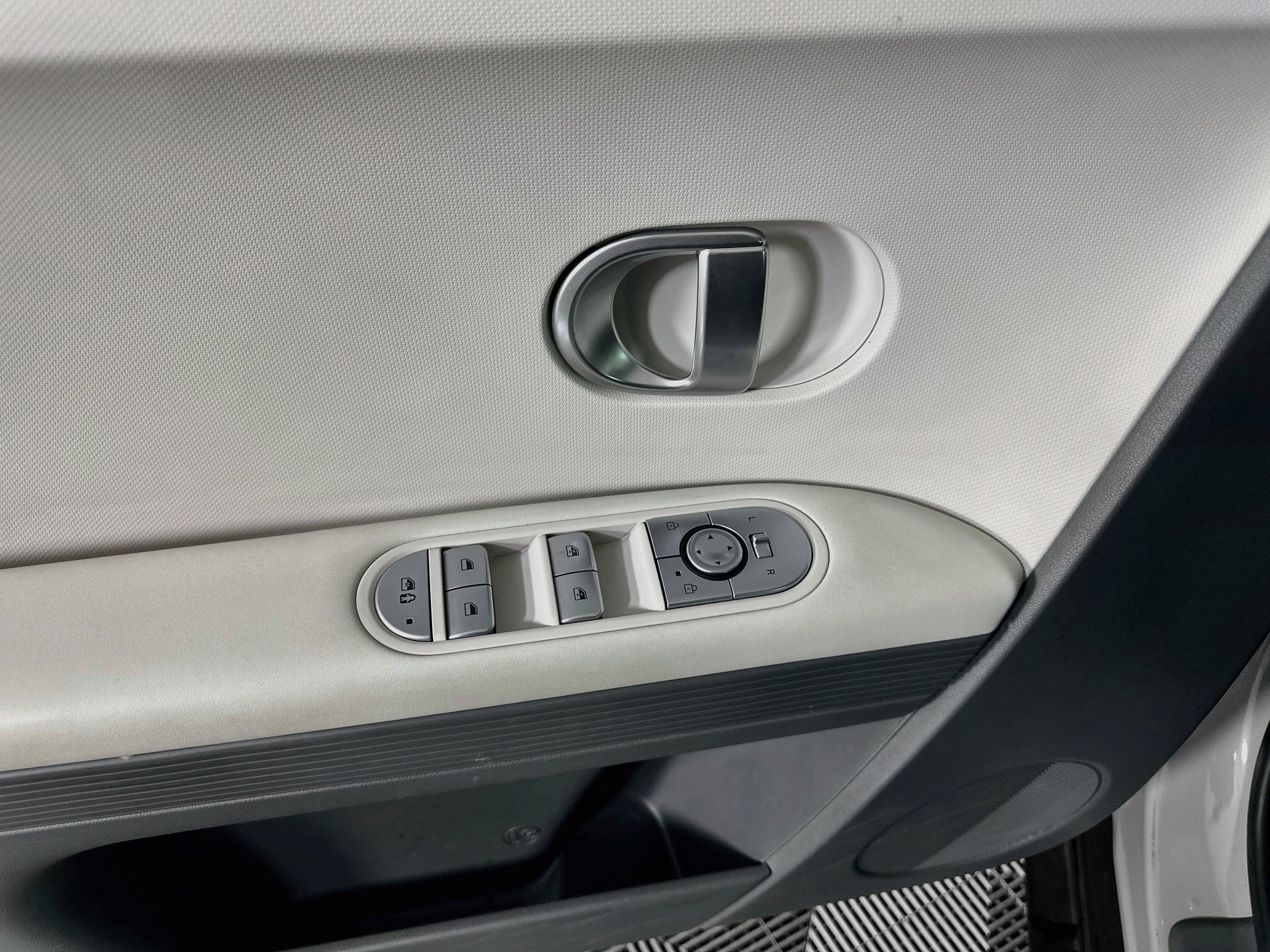 Used 2024 Hyundai Ioniq 5 SEL RWD image 15