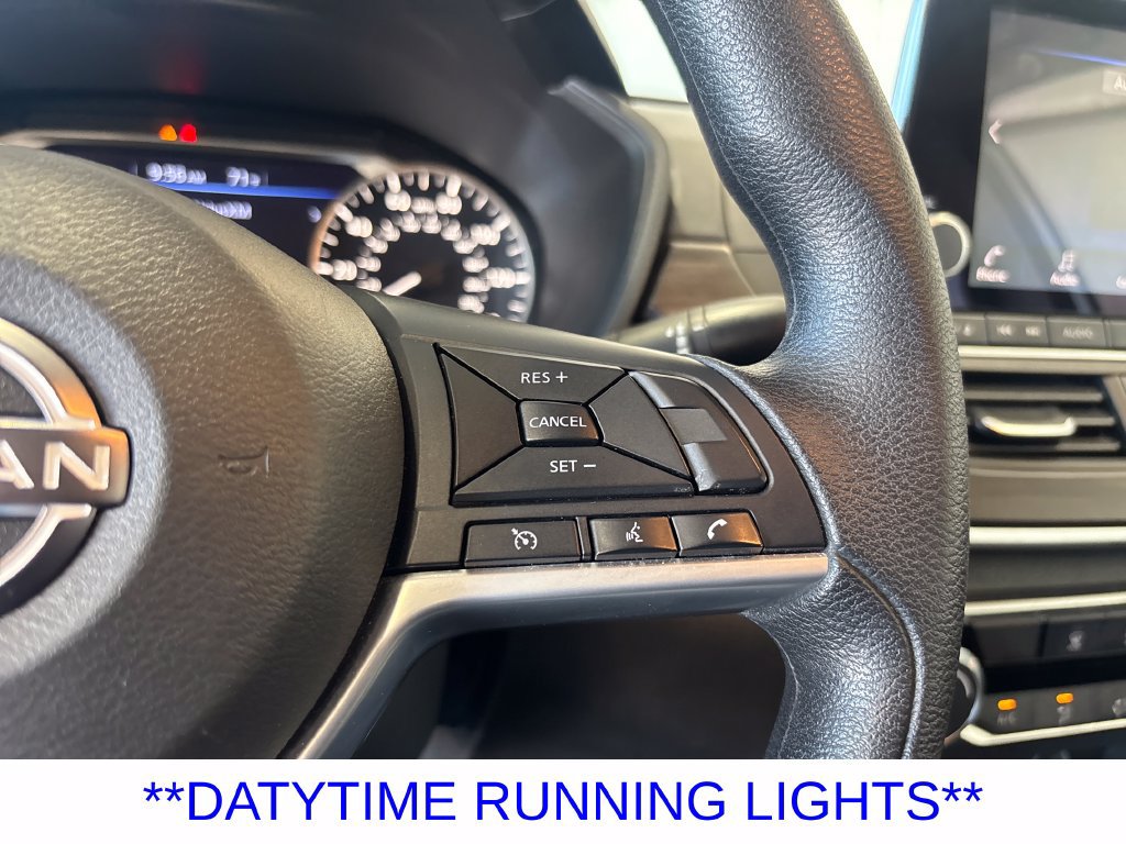 Used 2025 Nissan Altima 2.5 SV FWD image 14