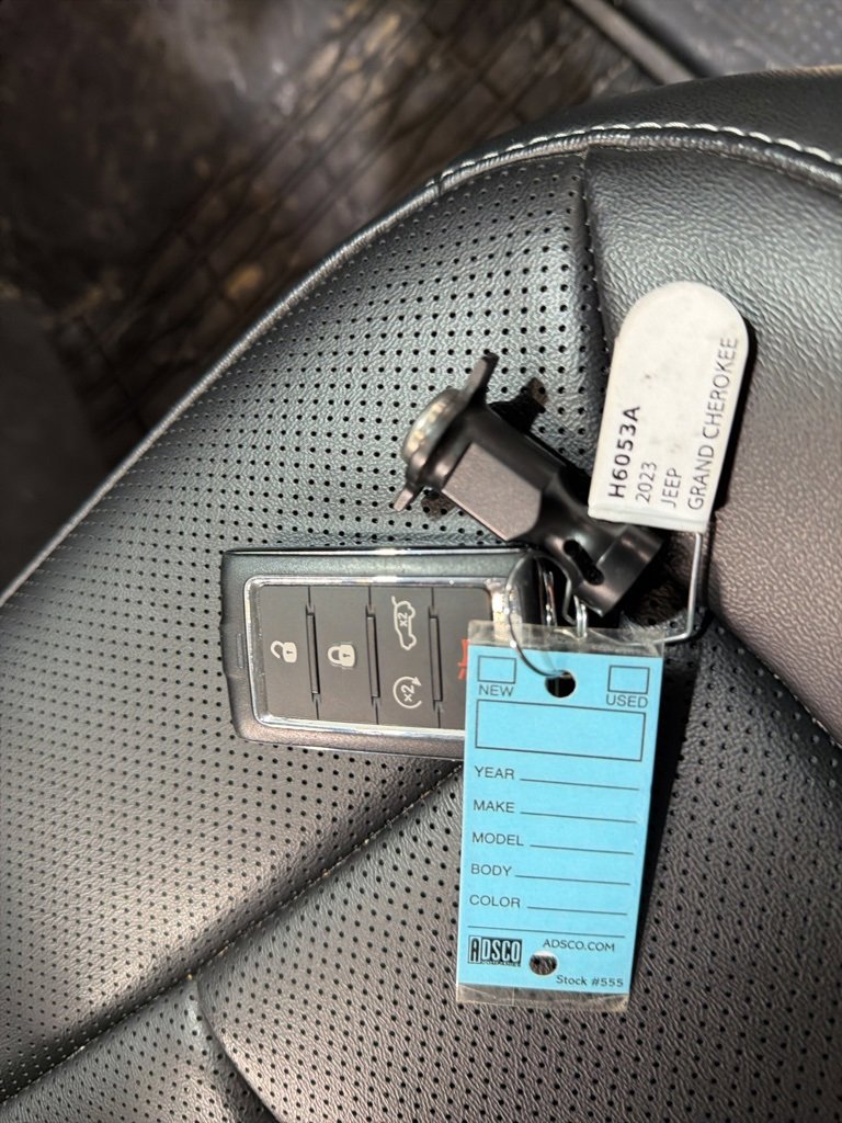 Used 2023 Jeep Grand Cherokee L Limited w/ Luxury Tech Group II image 33