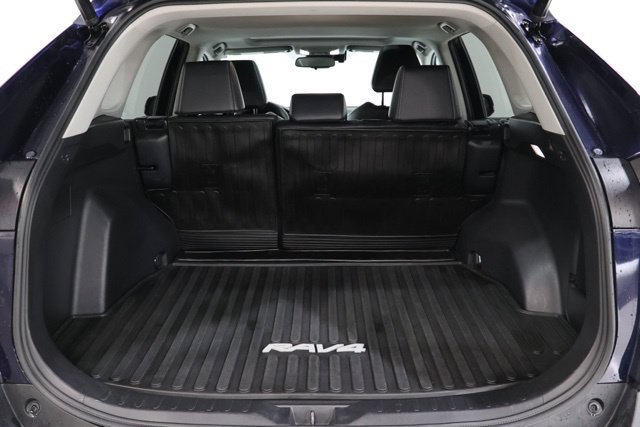Used 2022 Toyota RAV4 XLE Premium AWD/4WD image 32