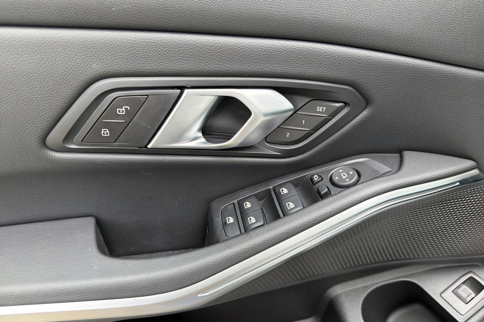 Used 2026 BMW 330i Sedan w/ M Sport Package image 12