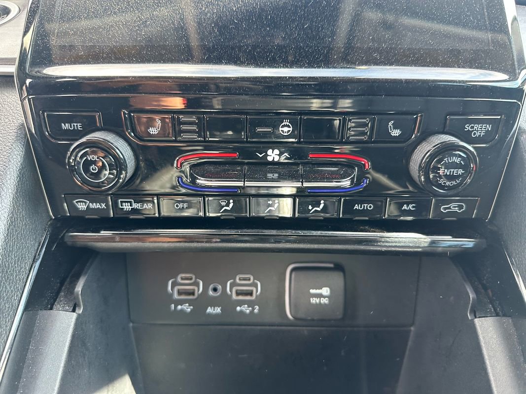 Used 2023 Jeep Grand Cherokee Limited w/ Black Appearance Package image 42