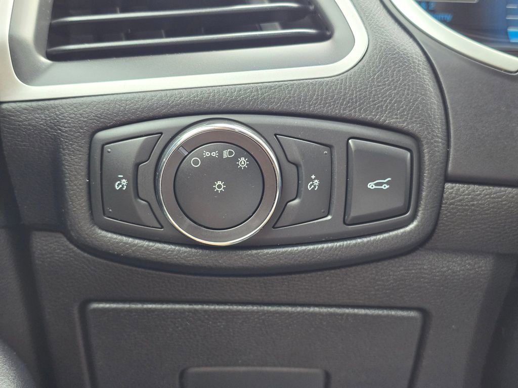 Used 2017 Ford Edge SEL w/ Equipment Group 201A image 25