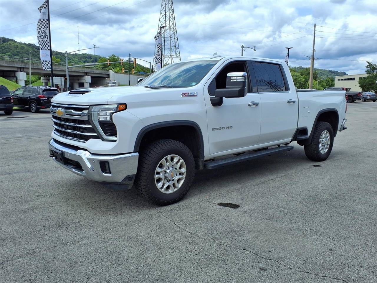 Used 2025 Chevrolet Silverado 2500 LTZ AWD/4WD image 3