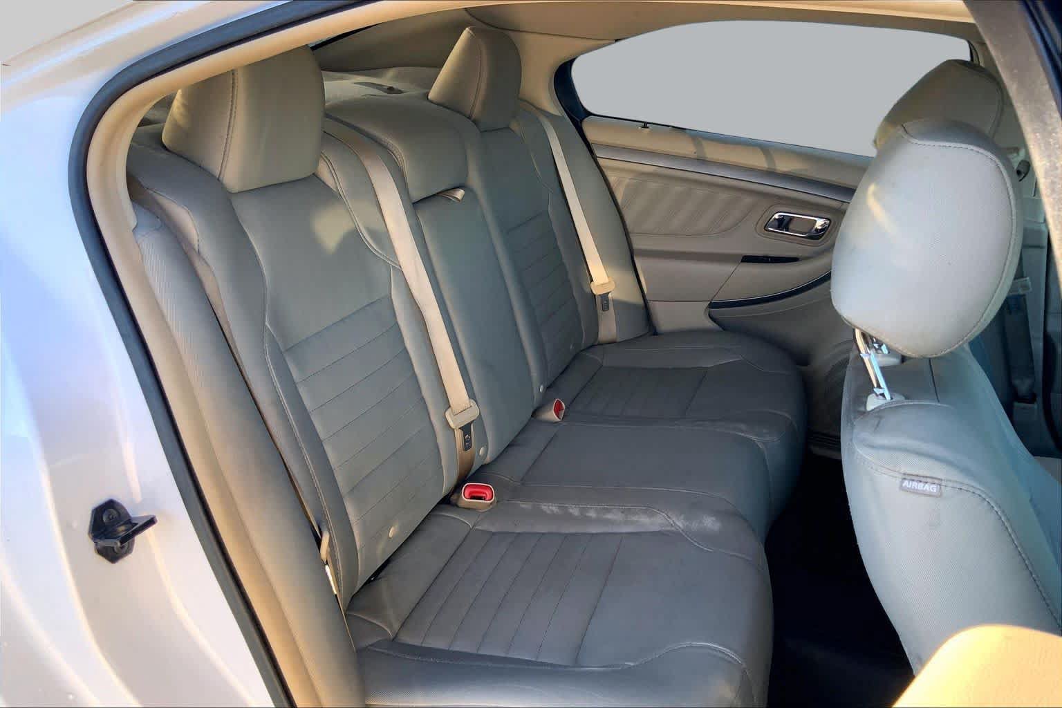 Used 2017 Ford Taurus SE FWD image 18