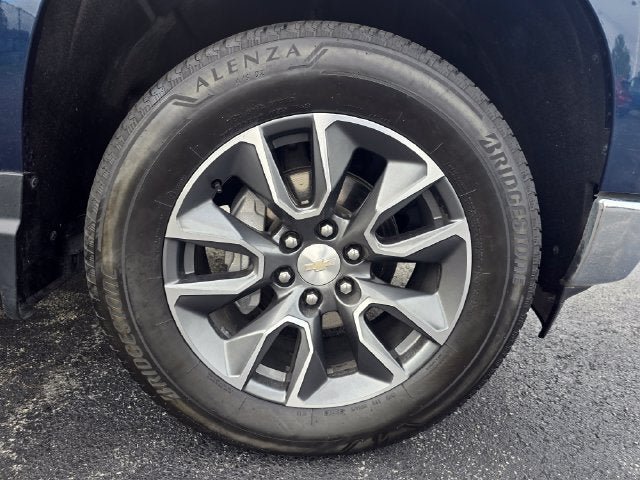 Used 2023 Chevrolet Silverado 1500 LT AWD/4WD image 12