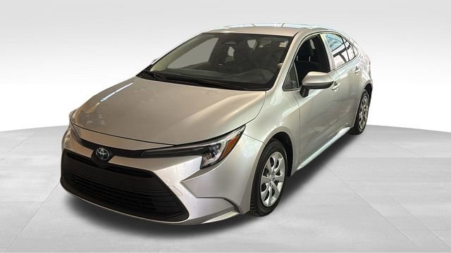 Used 2024 Toyota Corolla LE image 3