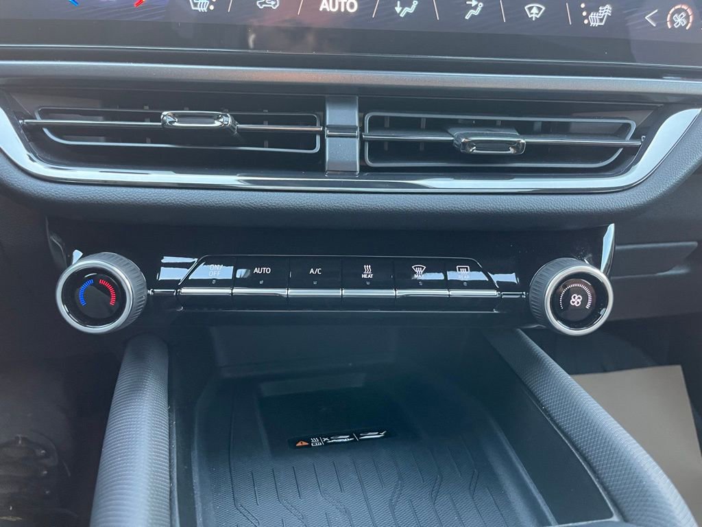 New 2025 Chevrolet Equinox EV RS image 17