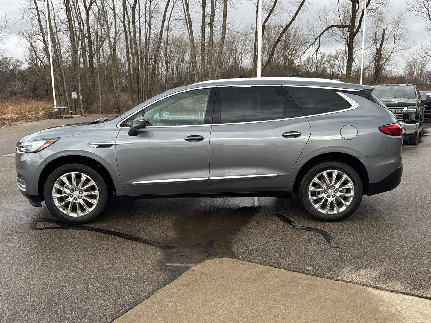 Used 2020 Buick Enclave Premium w/ Sun and Sites Package image 2