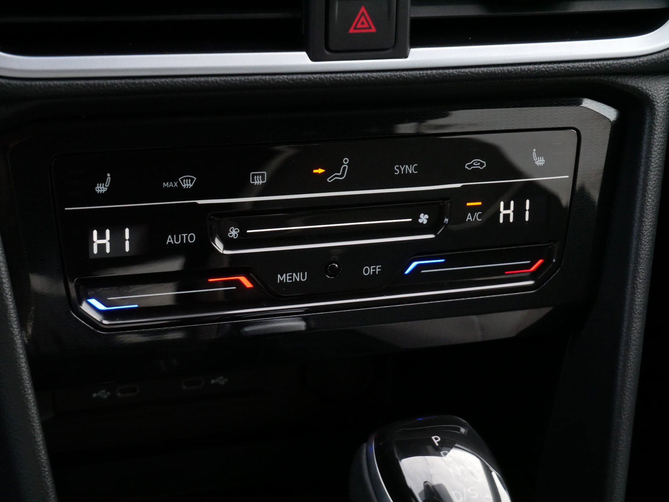 Certified 2025 Volkswagen Taos SE image 23