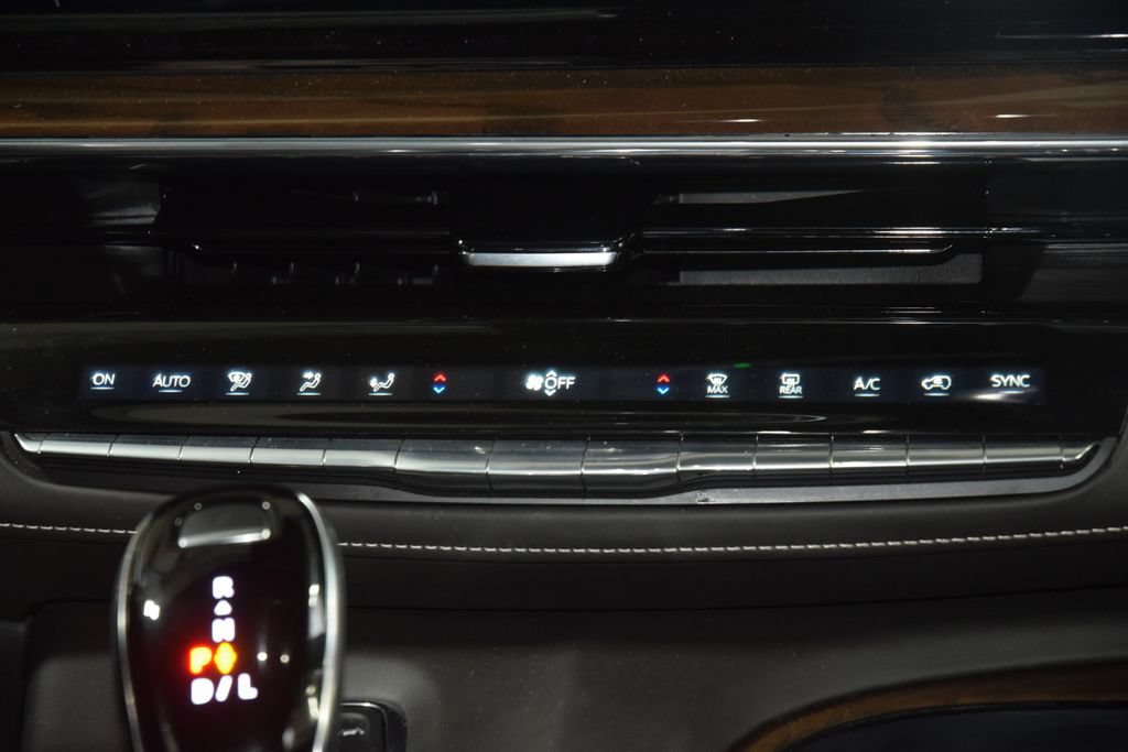 Used 2024 Cadillac Escalade ESV Premium Luxury Platinum AWD/4WD image 26