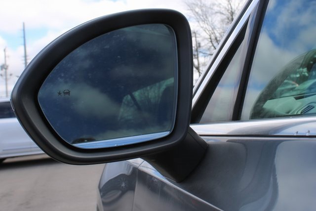 Used 2022 Buick Envision Essence w/ Safety Package image 8