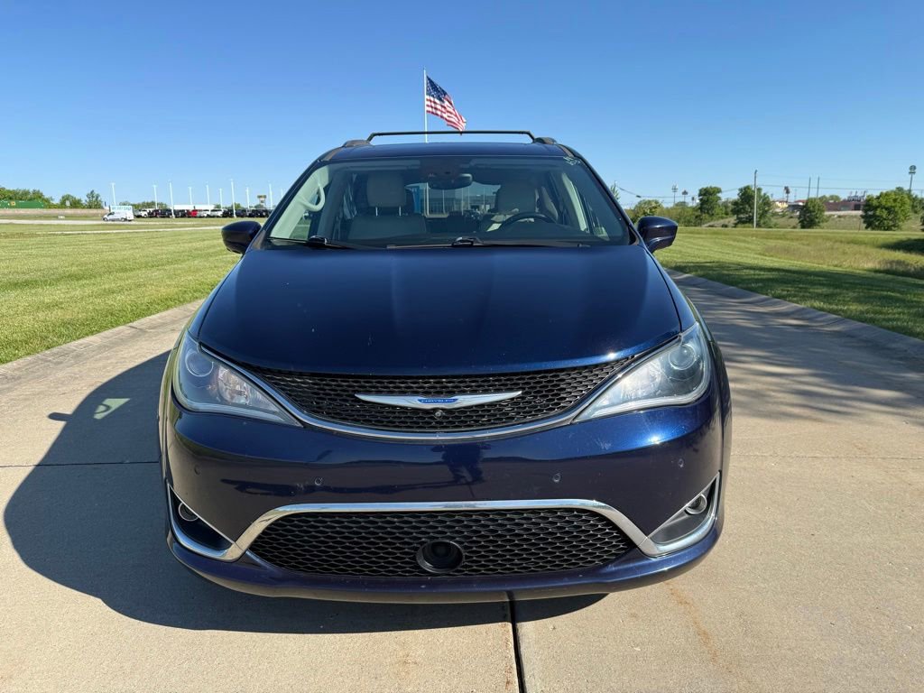 Used 2019 Chrysler Pacifica Touring-L Plus w/ Advanced Safetytec Group FWD image 10