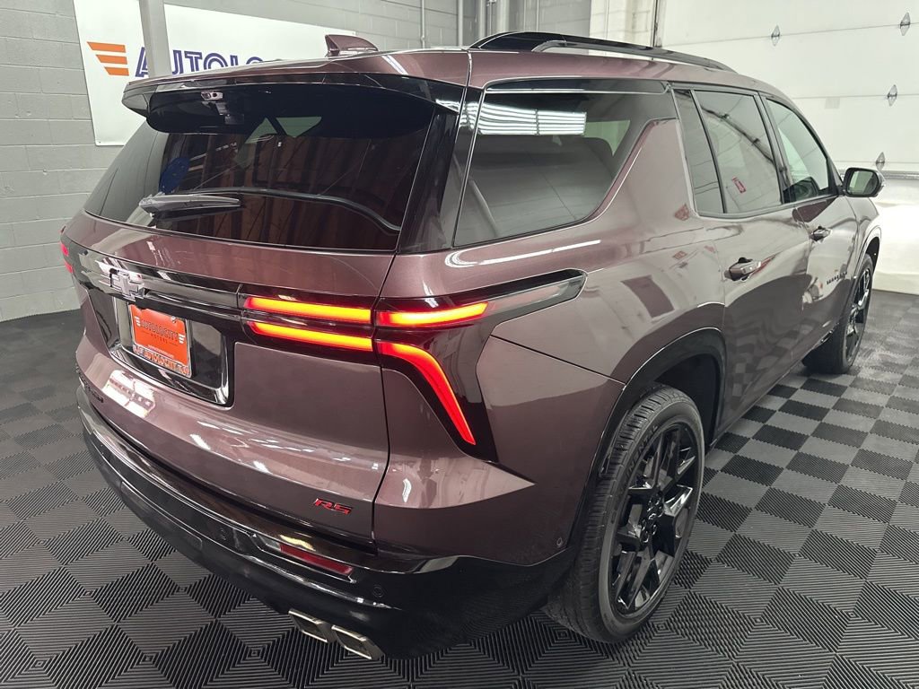 Used 2025 Chevrolet Traverse RS w/ LPO, Floor Liner Package AWD/4WD image 9