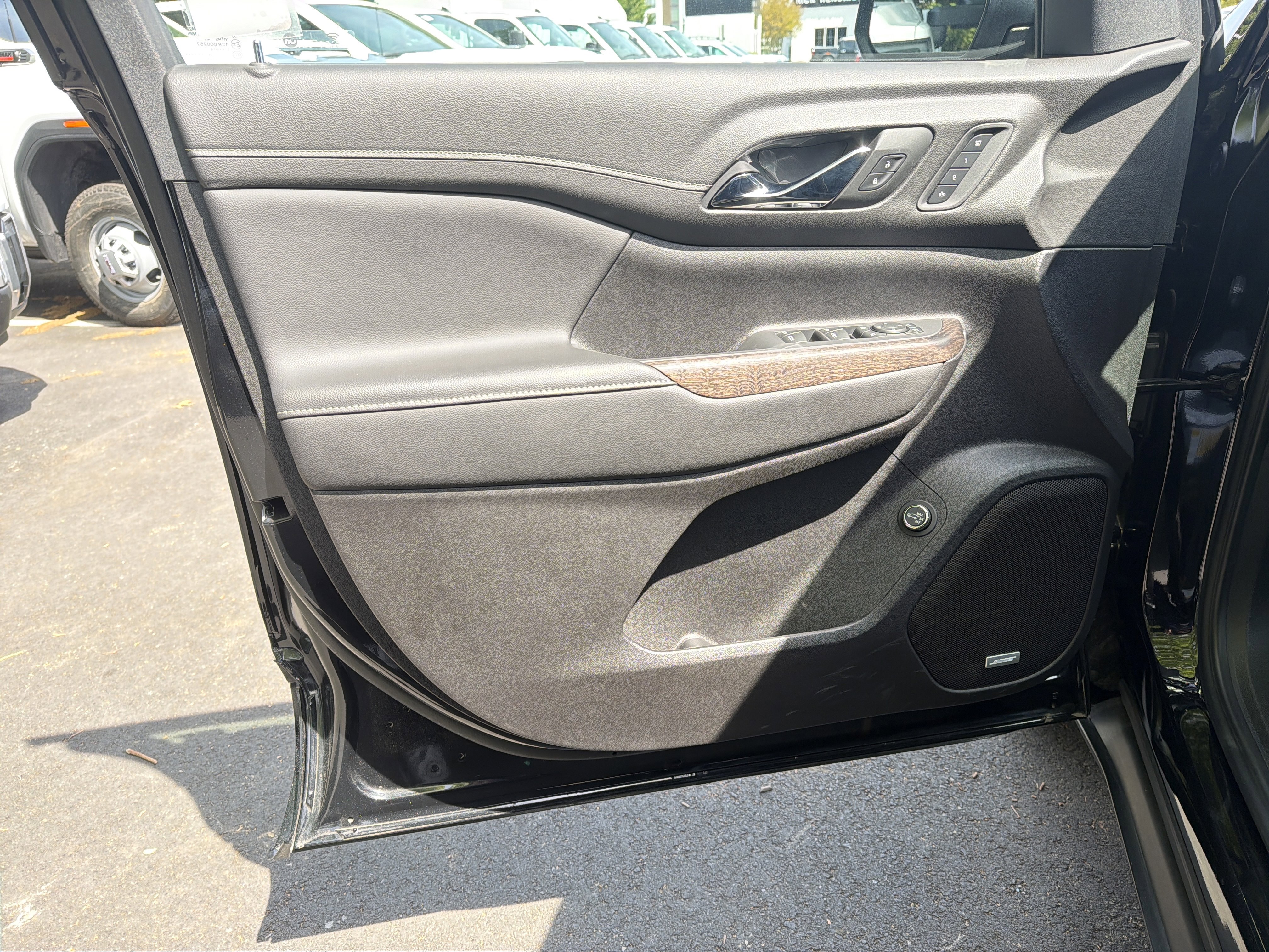 Used 2023 GMC Acadia Denali w/ Black Diamond Edition image 14