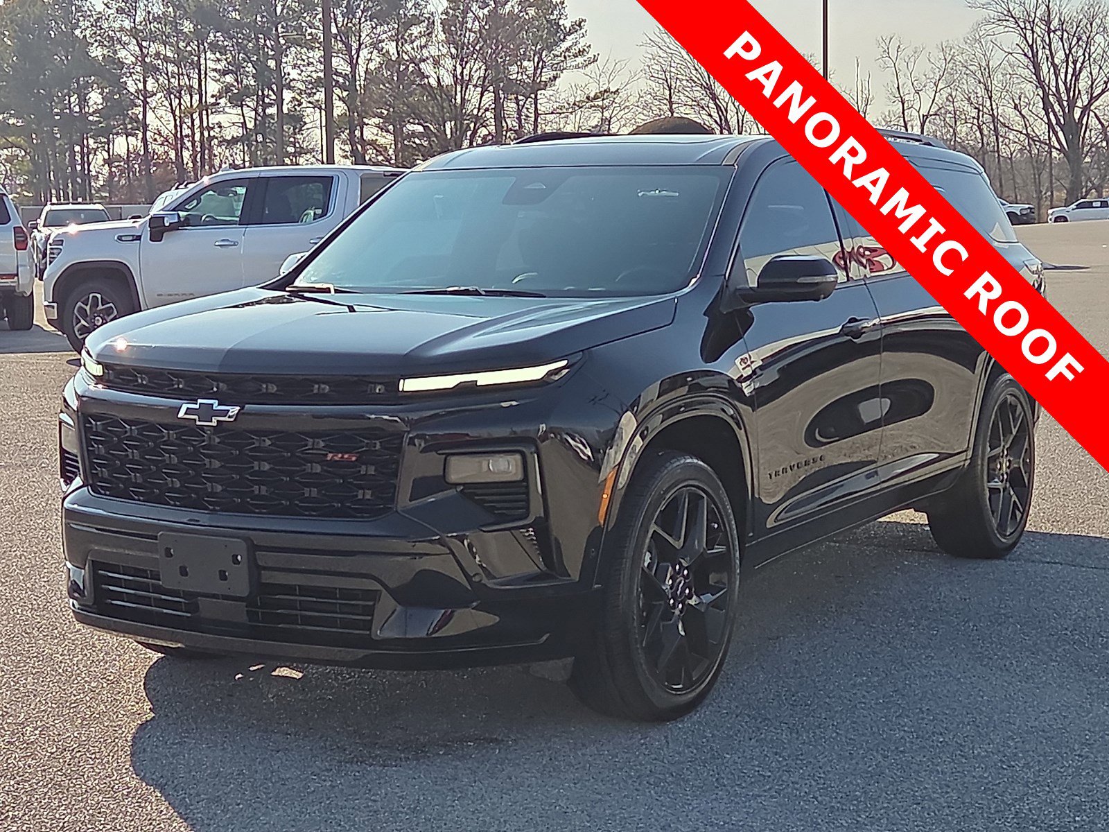 Used 2024 Chevrolet Traverse RS image 2