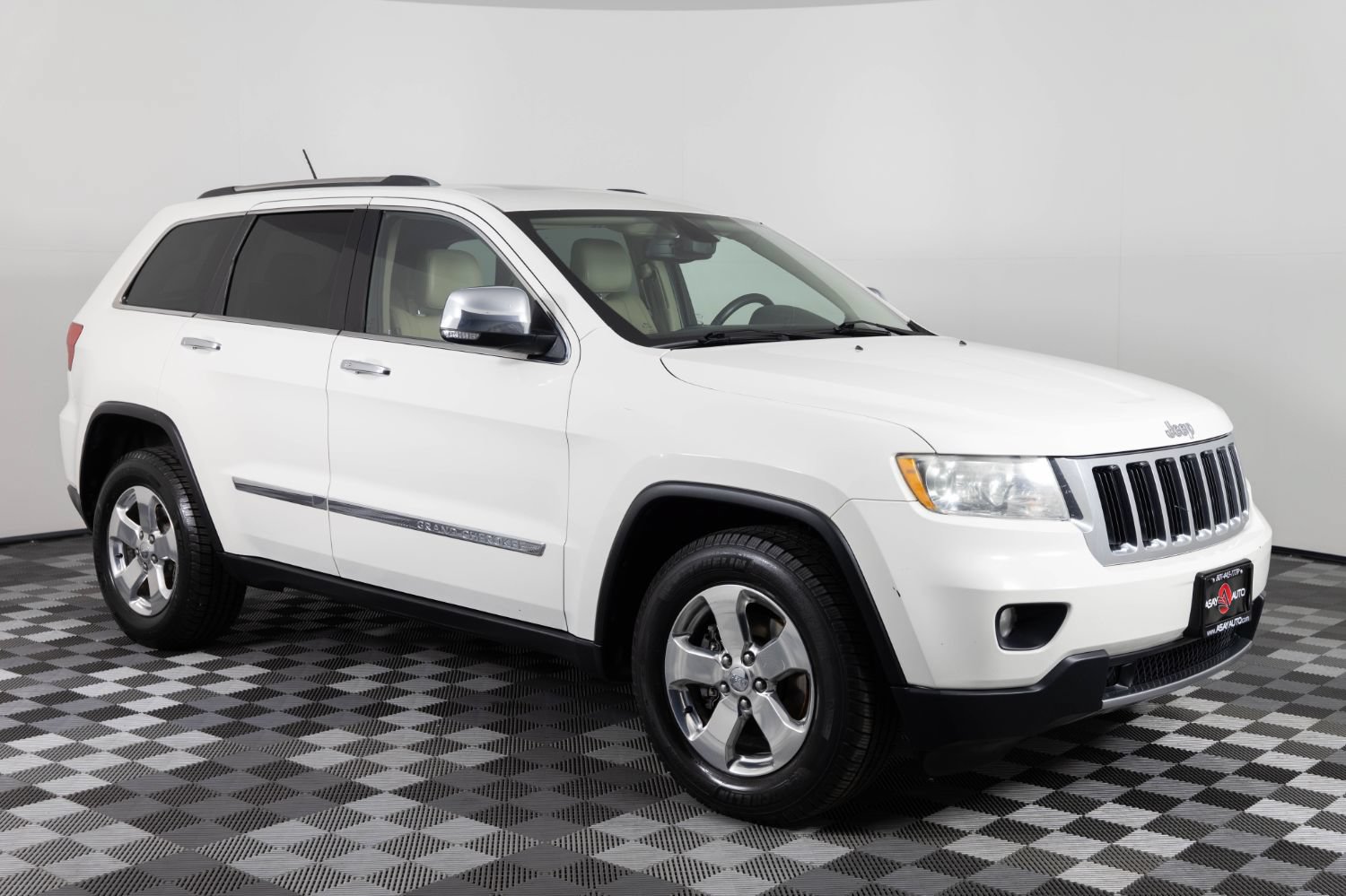 Used 2011 Jeep Grand Cherokee Limited AWD/4WD image 10