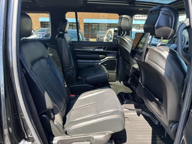Used 2022 Jeep Wagoneer Series III w/ Premium Group I AWD/4WD image 19