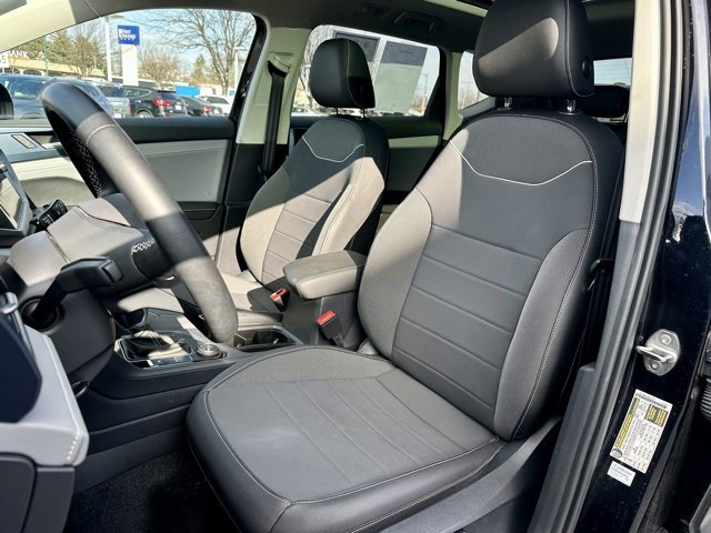 Certified 2024 Volkswagen Taos SE image 13