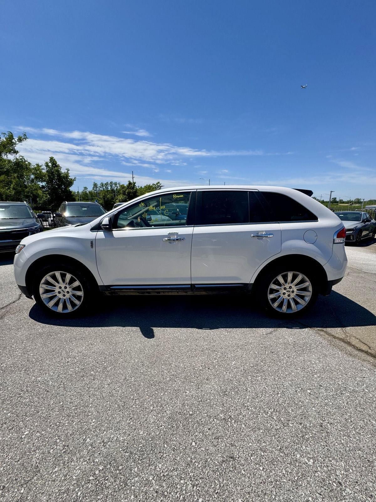 Used 2015 Lincoln MKX FWD w/ Equipment Group 101A image 2