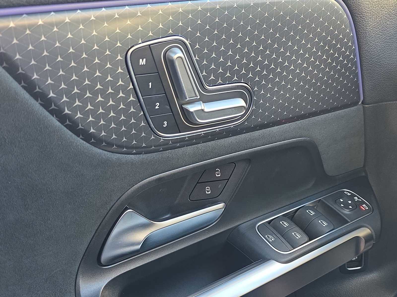 Used 2024 Mercedes-Benz EQB 250+ image 29