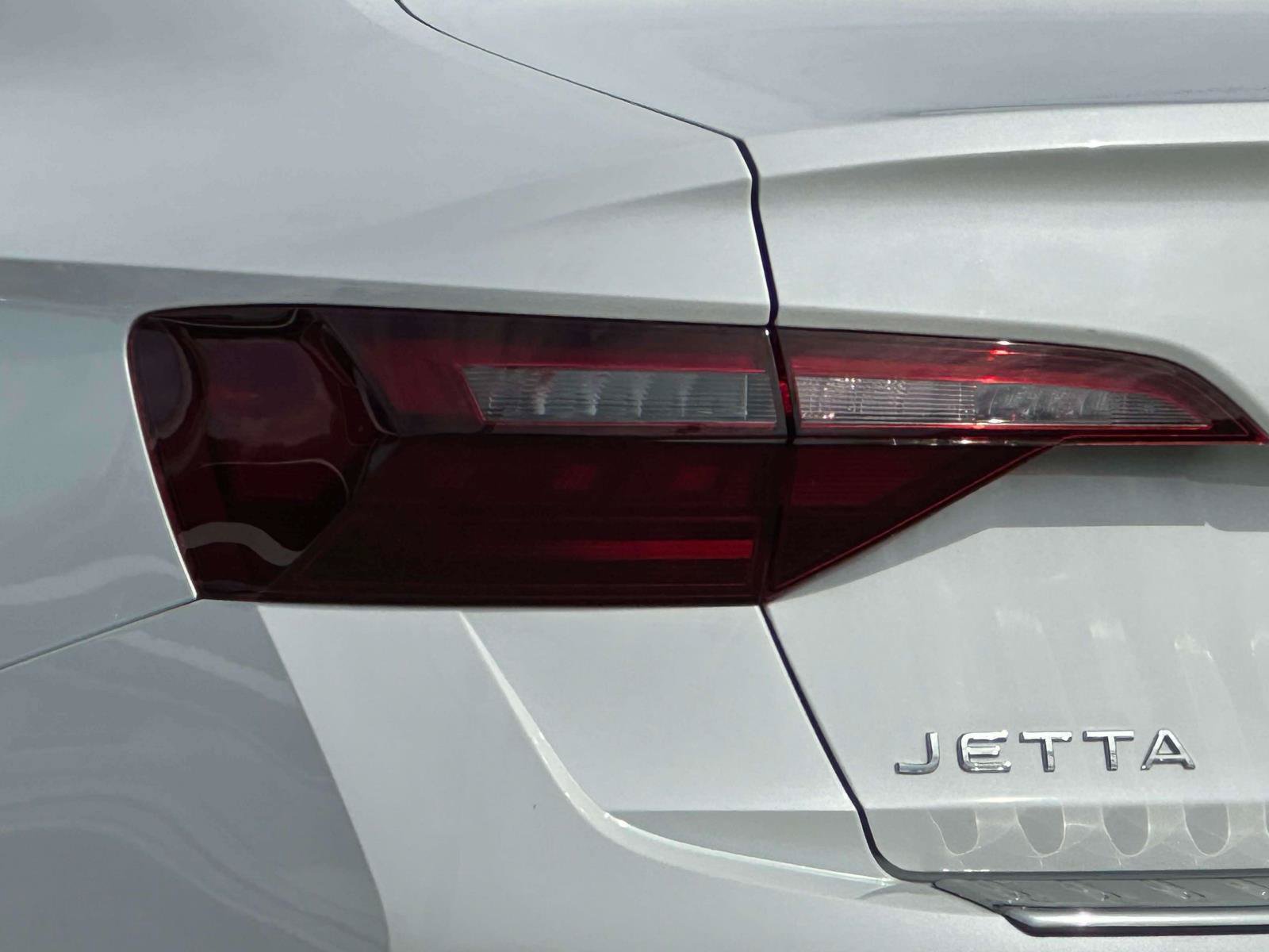 Used 2024 Volkswagen Jetta SE w/ Panoramic Sunroof Package FWD image 8