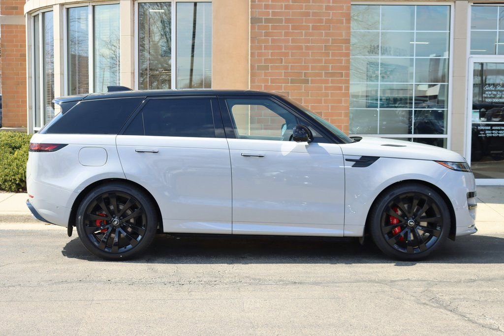 Used 2025 Land Rover Range Rover Sport Dynamic SE AWD/4WD image 8