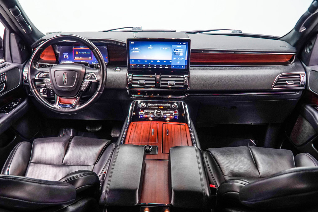 Used 2024 Lincoln Navigator Premiere AWD/4WD image 7